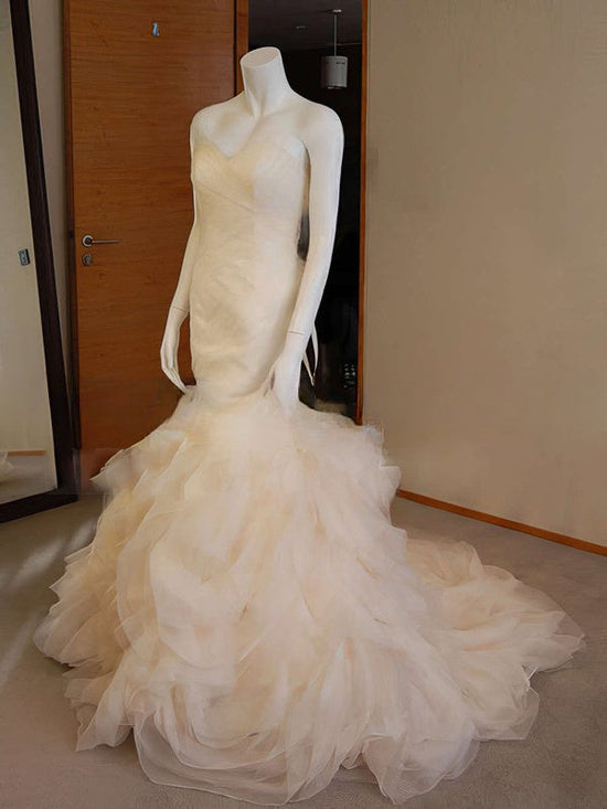 Trumpet/Mermaid Sweetheart Tulle Court Train Wedding Dresses With Tiered