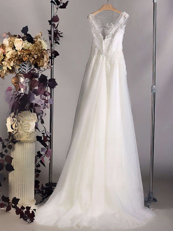 Elegant Ball Gown Illusion Tulle Wedding Dress with Appliques Lace