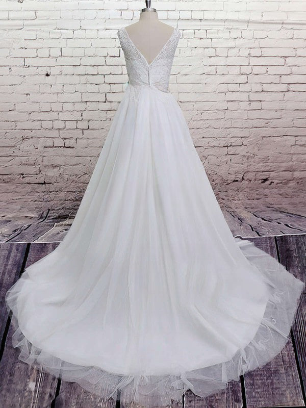 Elegant Ball Gown Illusion Tulle Wedding Dress with Appliques Lace