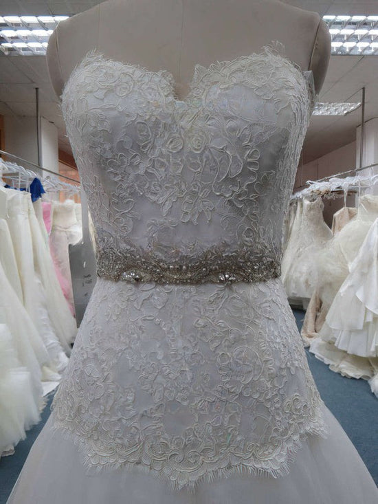 Lace Appliques Sweetheart Ball Gown Wedding Dress with Court Train