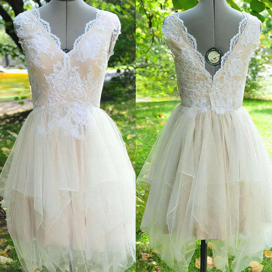 A-line V-neck Tulle Knee-length Wedding Dresses with Appliques Lace