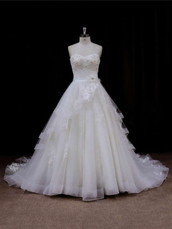 Glamorous Sweetheart Tulle Ball Gown Wedding Dress with Beading