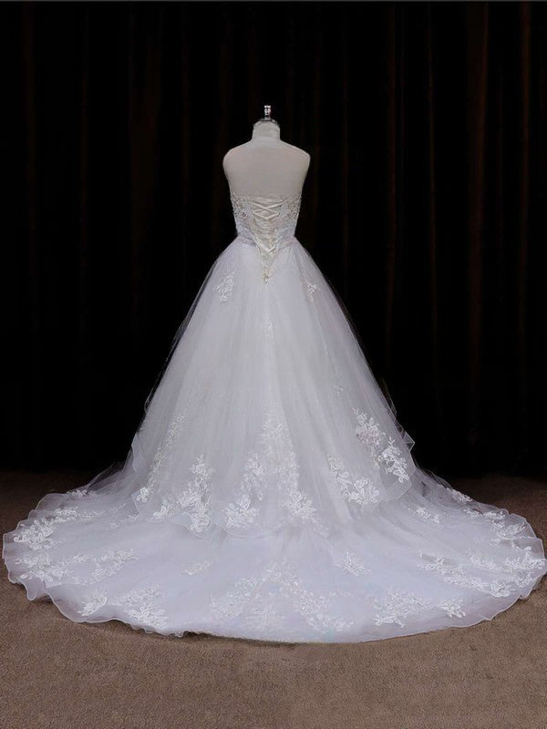 Glamorous Sweetheart Tulle Ball Gown Wedding Dress with Beading