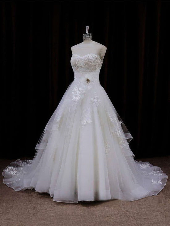 Glamorous Sweetheart Tulle Ball Gown Wedding Dress with Beading