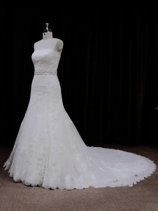 Trumpet/Mermaid Straight Tulle Chapel Train Wedding Dress with Beading