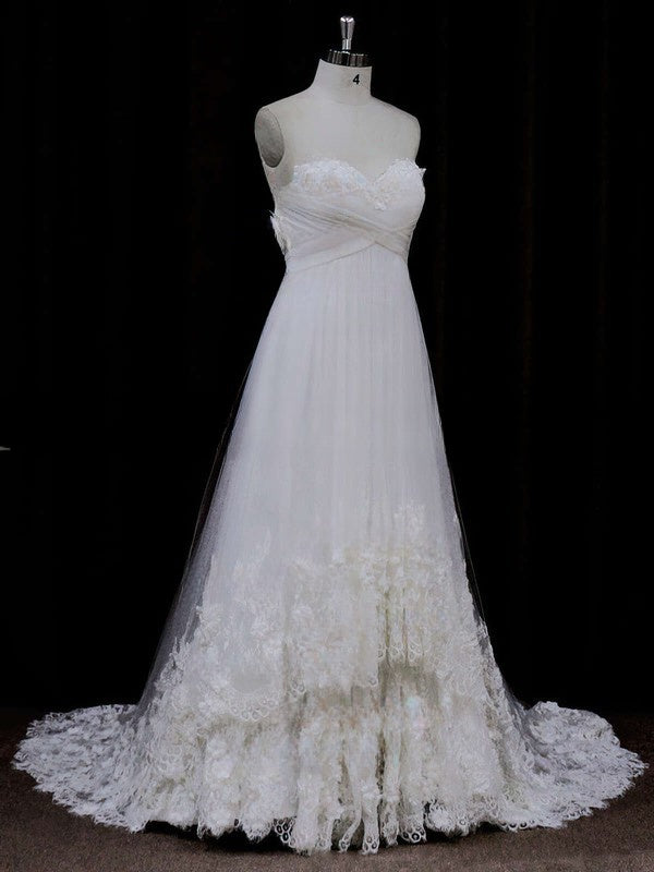 Elegant Sweetheart Court Train Wedding Gown with Appliques Lace and Tulle