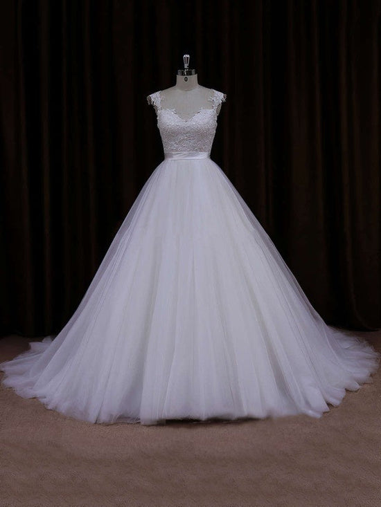 Gorgeous Ball Gown Sweetheart Tulle Cathedral Train Wedding Dress With Appliques Lace