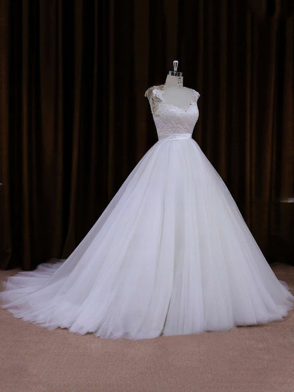 Gorgeous Ball Gown Sweetheart Tulle Cathedral Train Wedding Dress With Appliques Lace