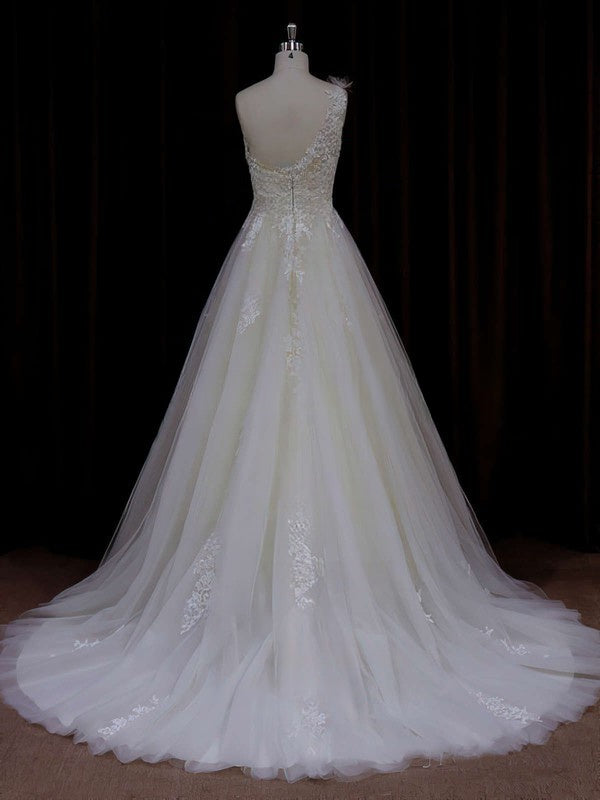 Elegant One Shoulder Tulle Wedding Dress With Appliques Lace