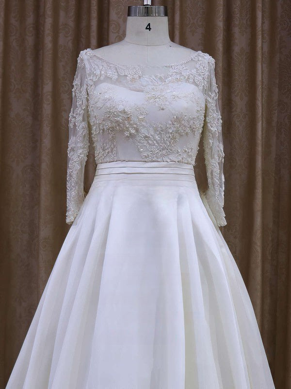 Glamorous Ball Gown Illusion Taffeta Court Train Wedding Dress With Appliques and Lace