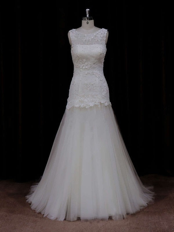 Stunning Tulle Mermaid Illusion Trumpet Wedding Dress with Appliques and Lace