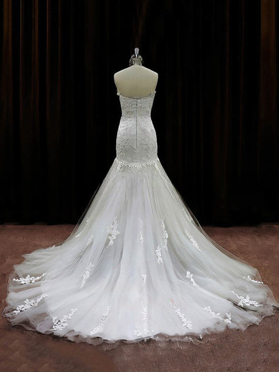 Trumpet/Mermaid Sweetheart Tulle Chapel Train Wedding Dress with Appliques Lace