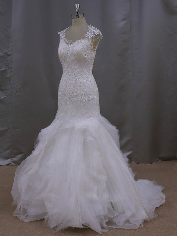 Elegant Trumpet/Mermaid Sweetheart Tulle Wedding Dress with Cascading Ruffles and Sweep Train