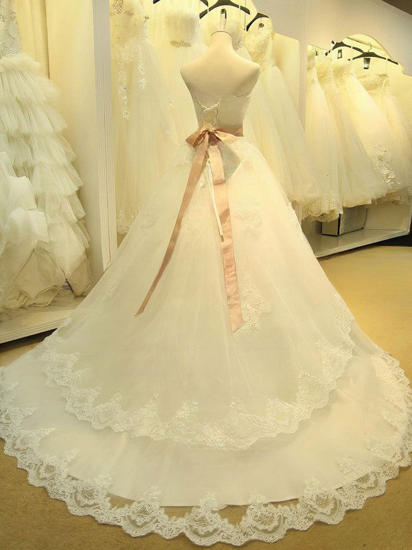 Organza Sweep Train Ball Gown Wedding Dresses with Appliques Lace