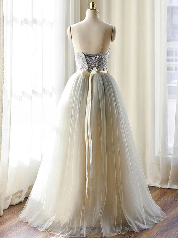 Beautiful Ball Gown Sweetheart Tulle Floor-length Wedding Dresses With Appliques Lace