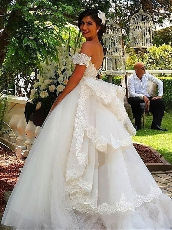 Beautiful Ball Gown Sweetheart Tulle Sweep Train Wedding Dress with Appliques Lace