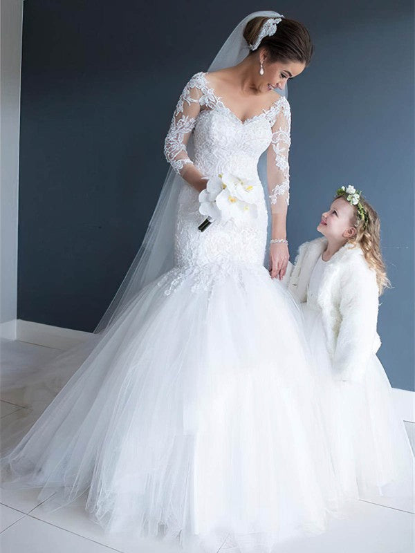 Elegant Trumpet/Mermaid V-neck Tulle Court Train Wedding Dress With Appliques Lace