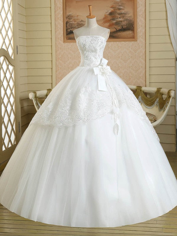 Straight Tulle Floor-length Wedding Dress with Appliques Lace