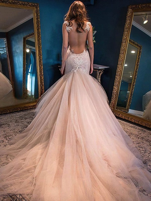Gorgeous Trumpet/Mermaid Sweetheart Watteau Train Wedding Dress With Appliques Lace