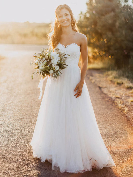 Gorgeous Sweetheart Tulle Ball Gown Wedding Dress with Appliques Lace