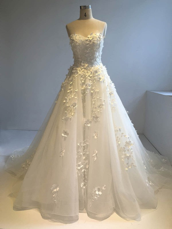 Beautiful Ball Gown Sweetheart Organza Court Train Wedding Dress With Appliques Lace