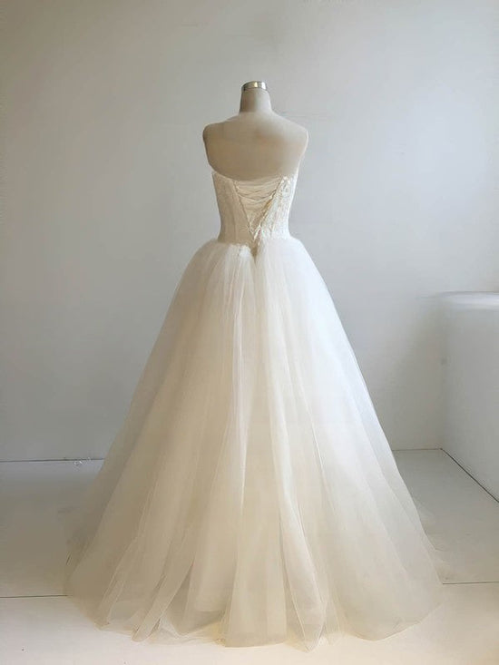 Gorgeous Sweetheart Ball Gown Wedding Dress with Appliques & Lace