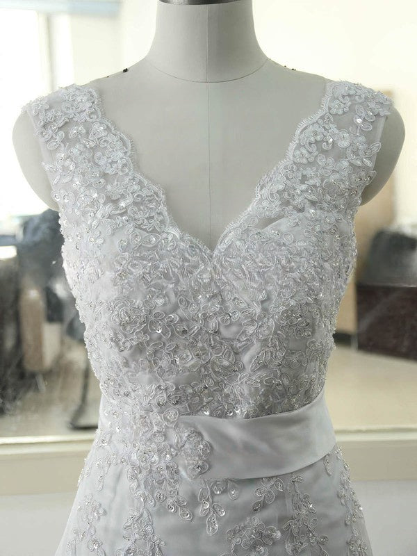 Gorgeous Tulle V-Neck Trumpet/Mermaid Wedding Dress with Appliques and Sweep Train