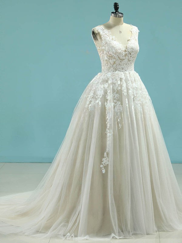 Elegant V-neck Appliques Lace Ball Gown Wedding Dress