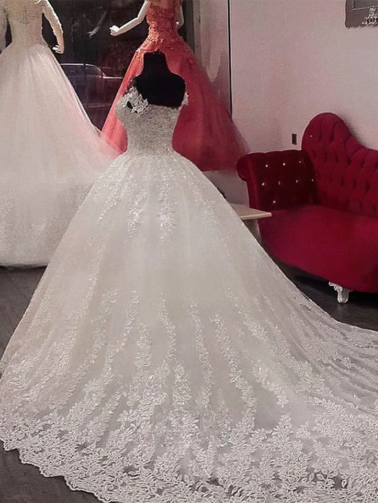 Elegant Ball Gown Off-the-shoulder Tulle Chapel Train Wedding Dress with Appliques Lace