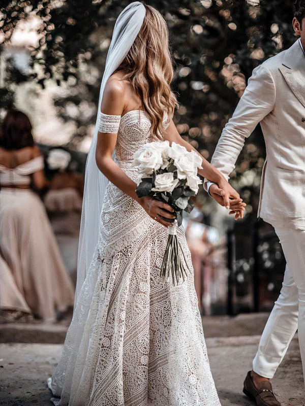 Elegant Sheath/Column Sweetheart Lace Sweep Train Wedding Dress