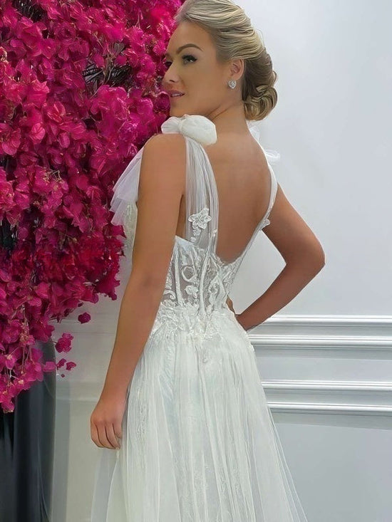 Elegant Sweetheart Tulle Ball Gown Wedding Dress With Bow and Sweep Train