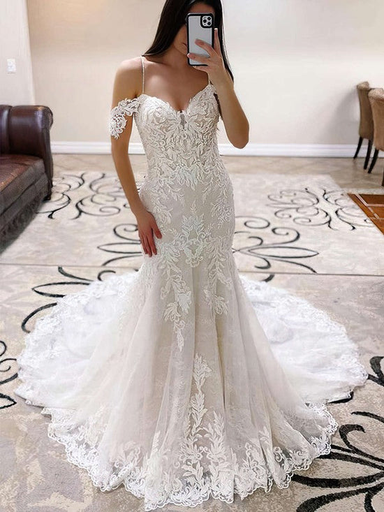 Luxurious Trumpet/Mermaid Off-the-shoulder Wedding Dress With Tulle Sweep Train and Appliques Lace