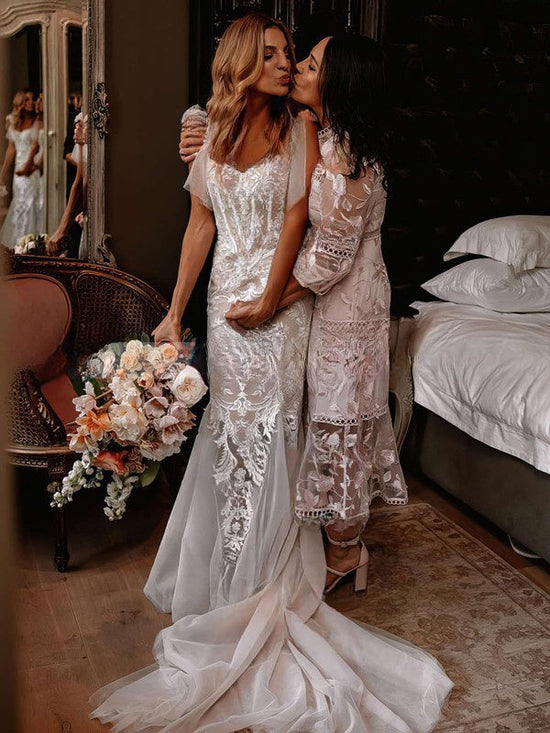 Gorgeous Trumpet/Mermaid V-neck Tulle Sweep Train Wedding Dress with Appliques Lace