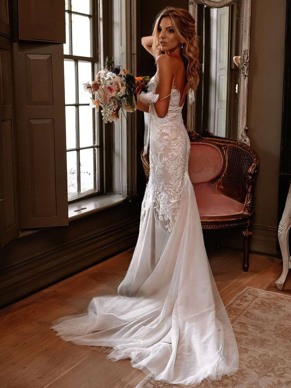 Gorgeous Trumpet/Mermaid V-neck Tulle Sweep Train Wedding Dress with Appliques Lace