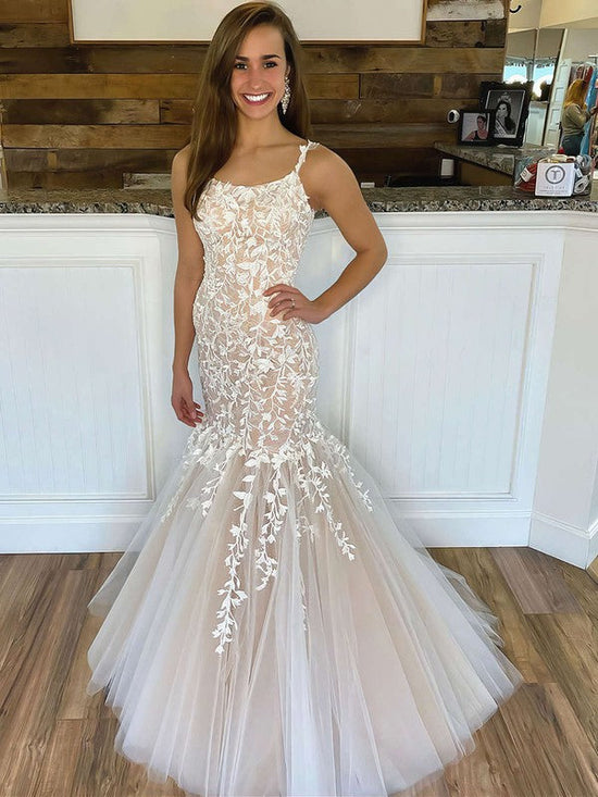 Beautiful Trumpet/Mermaid Scoop Neck Tulle Sweep Train Wedding Dress With Appliques Lace