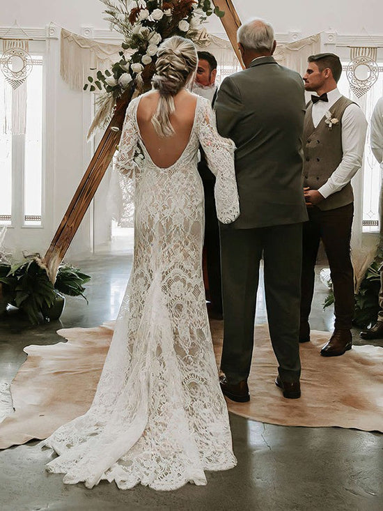 V-neck Lace Trumpet/Mermaid Wedding Dress with Sweep Train