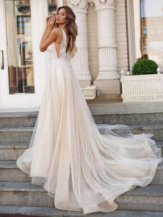 V-neck Tulle Court Train Wedding Dress With Appliques Lace