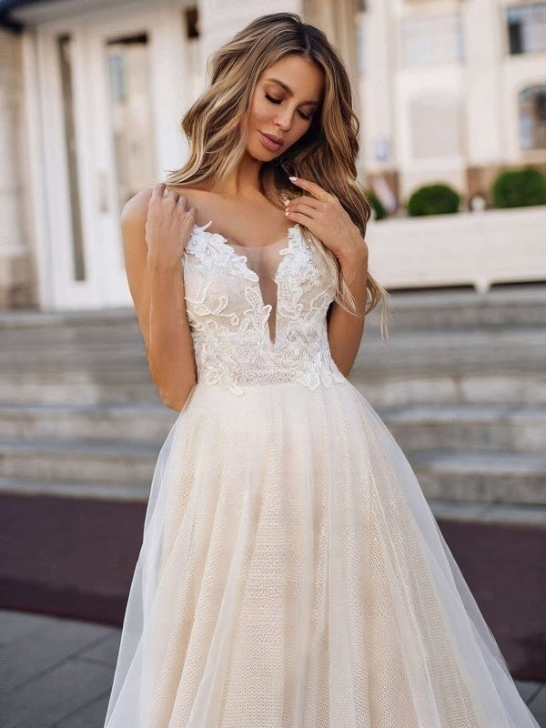V-neck Tulle Court Train Wedding Dress With Appliques Lace