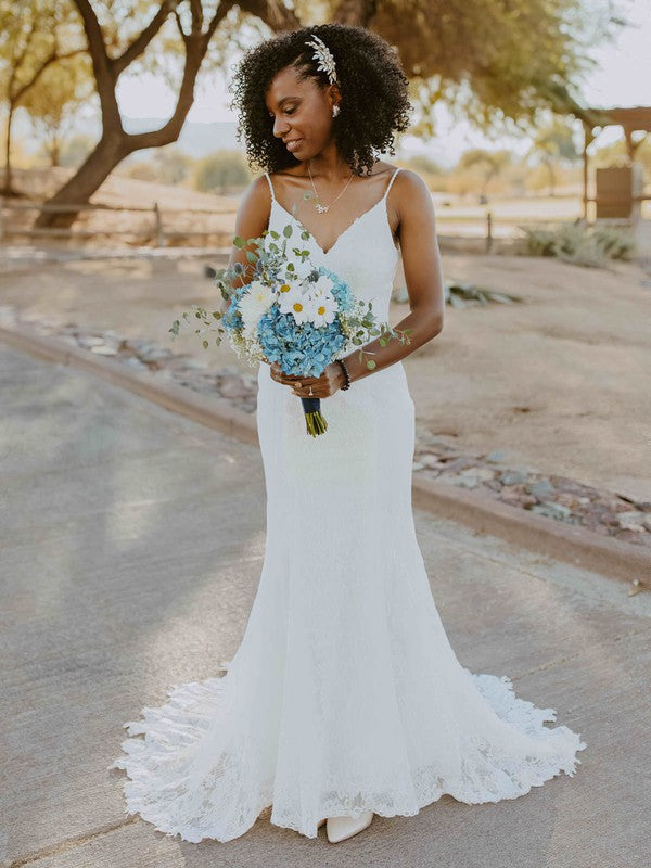 V-neck Lace Trumpet/Mermaid Wedding Dress with Sweep Train