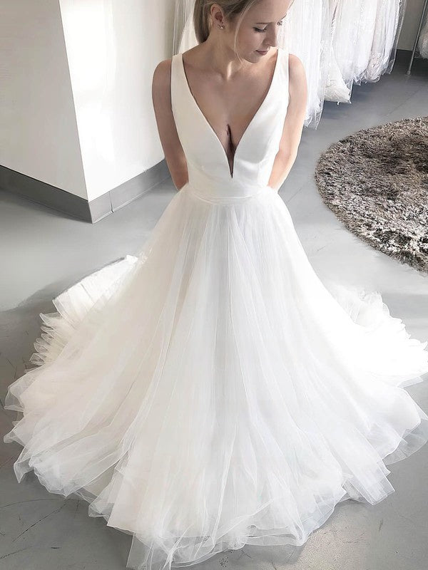V-neck Tulle Court Train Wedding Dress - Ball Gown Style