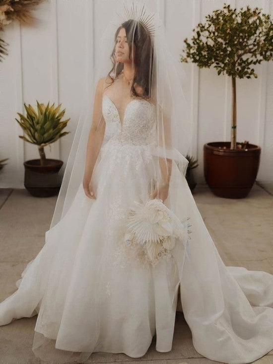 V-neck Organza Ball Gown Wedding Dress with Appliques Lace and Sweep Train