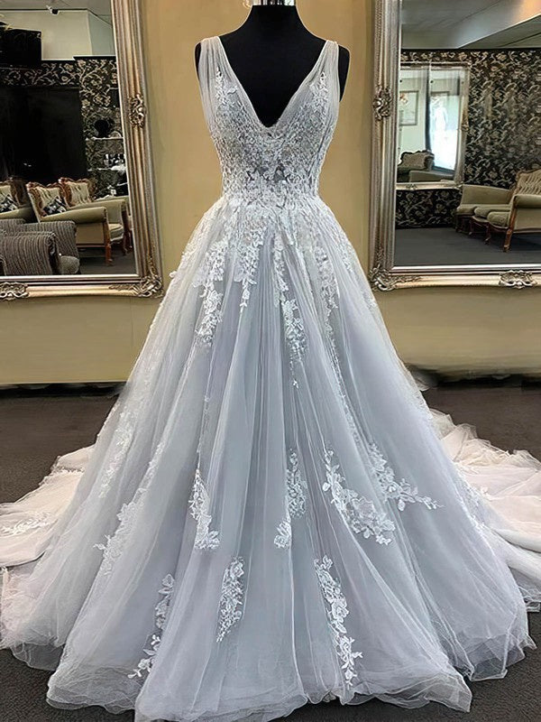 V-neck Tulle Ball Gown Wedding Dress With Appliques Lace Sweep Train