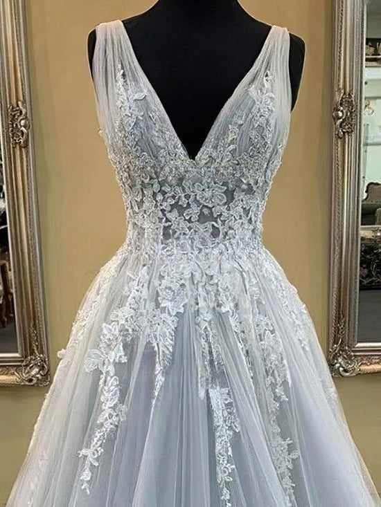 V-neck Tulle Ball Gown Wedding Dress With Appliques Lace Sweep Train