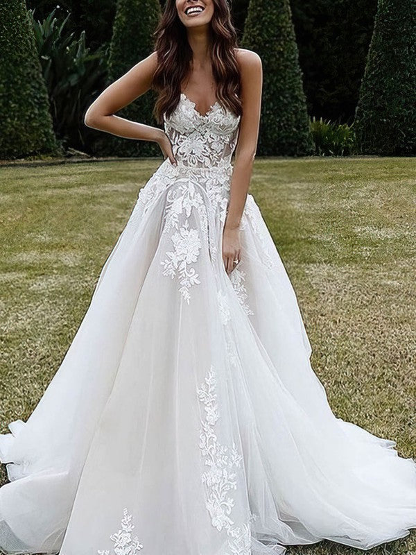 Gorgeous V-neck Tulle Ball Gown Wedding Dress With Appliques Lace