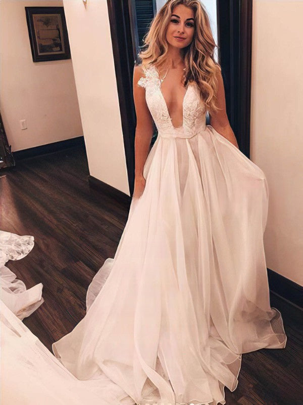V-neck Tulle Ball Gown Wedding Dress with Appliques and Lace
