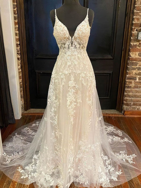 V-neck Tulle Ball Gown Wedding Dress with Appliques & Lace