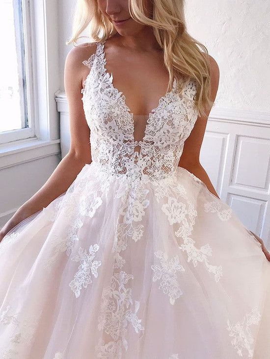 Elegant Ball Gown V-neck Tulle Court Train Wedding Dress With Appliques Lace