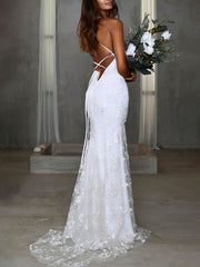 V-neck Lace Trumpet/Mermaid Sweep Train Wedding Dresses