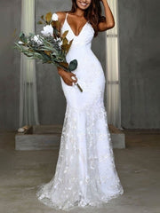 V-neck Lace Trumpet/Mermaid Sweep Train Wedding Dresses