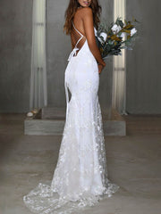 V-neck Lace Trumpet/Mermaid Sweep Train Wedding Dresses